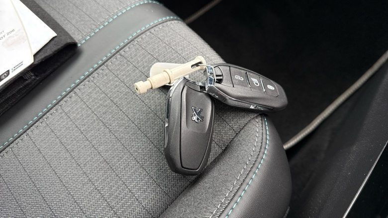 Peugeot 208 1.2 PureTech 100 Allure Premium + 5dr Petrol Hatchback